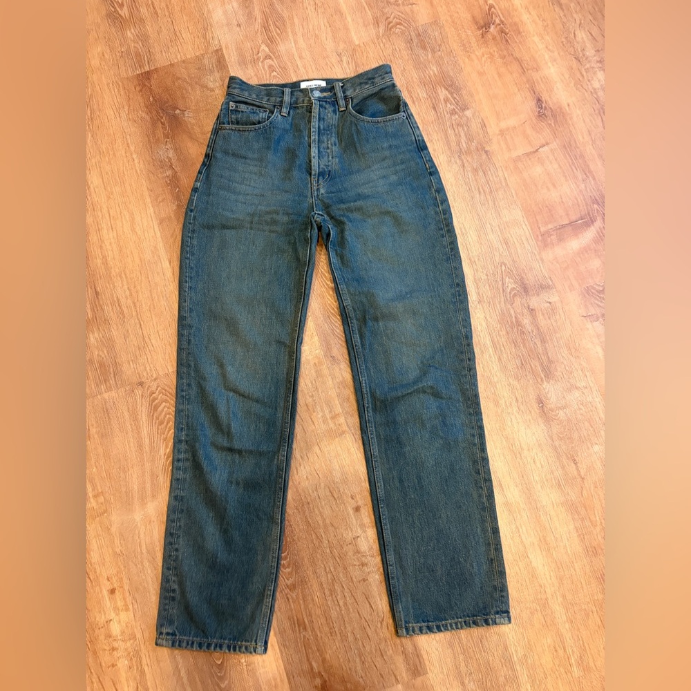 STILL HERE HIGH RISE STRAIGHT LEG JEANS
SIZE 24